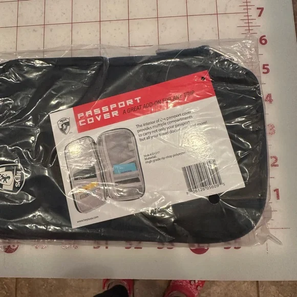 NWT Heys Travel Passport wallet & Cover Black - Picture 4 of 7